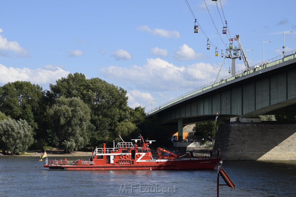 Koelner Seilbahn Gondel blieb haengen Koeln Linksrheinisch P297.JPG - Miklos Laubert